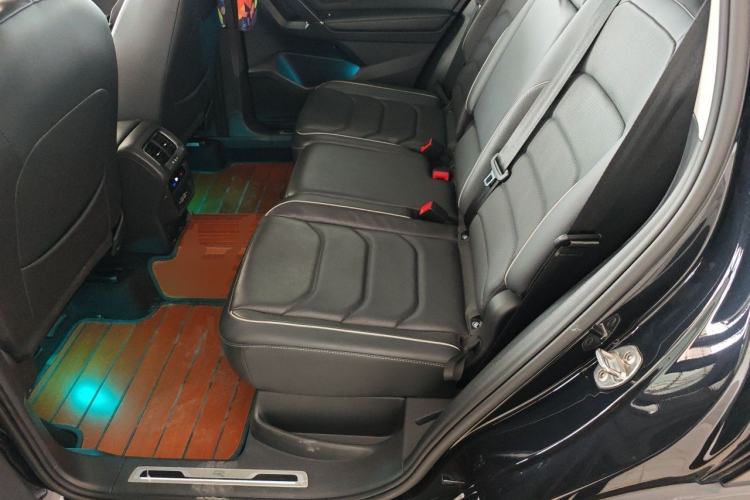 Used Volkswagen Tiguan L 2021 330TSI Automatic Two-Wheel Drive R-Line Flagship Edition Left Rear Seat