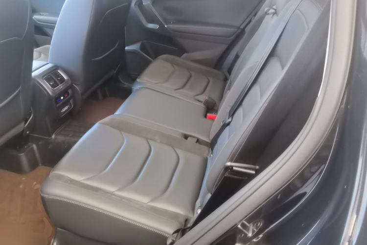 Used Volkswagen Tiguan L 2021 330TSI Automatic Two-Wheel Drive R-Line Flagship Edition Left Rear Seat