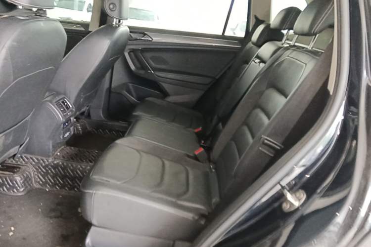 Used Volkswagen Tiguan L 2021 330TSI Automatic Two-Wheel Drive R-Line Enhanced Edition Left Rear Seat