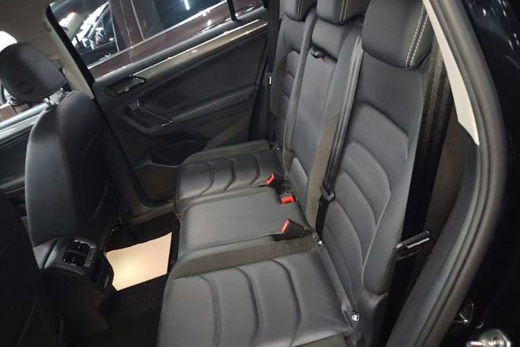 Used Volkswagen Tiguan L 2021 330TSI Automatic Two-Wheel Drive R-Line Enhanced Edition Left Rear Seat
