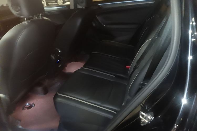 Used Volkswagen Tiguan L 2021 330TSI Automatic Two-Wheel Drive R-Line Flagship Edition Left Rear Seat