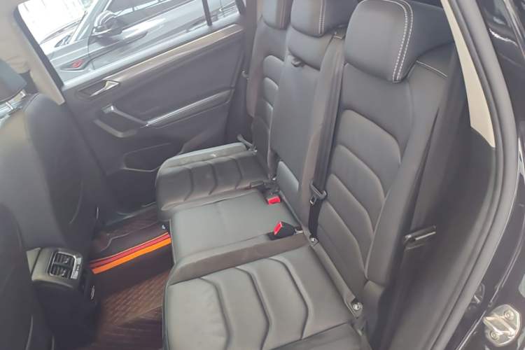 Used Volkswagen Tiguan L 2021 330TSI Automatic Two-Wheel Drive R-Line Enhanced Edition Left Rear Seat