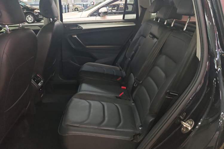 Used Volkswagen Tiguan L 2021 330TSI Automatic Two-Wheel Drive Smart Edition Left Rear Seat