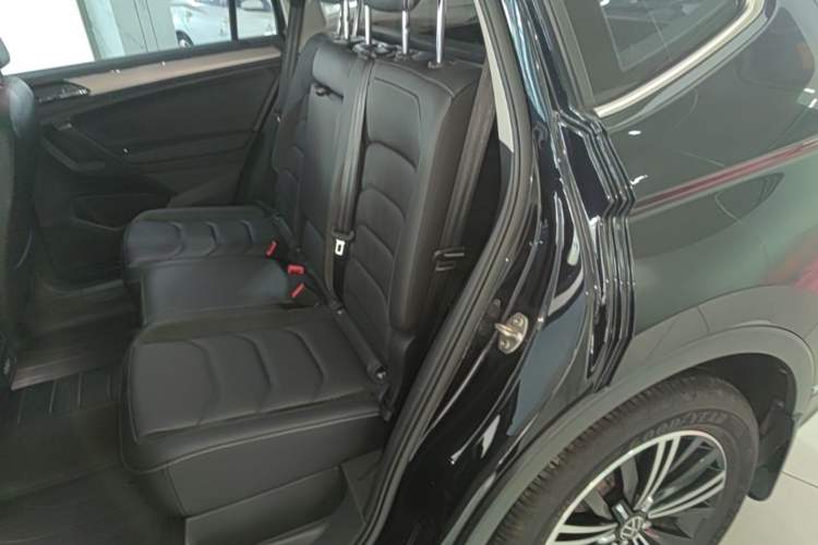 Used Volkswagen Tiguan L 2021 330TSI Automatic Two-Wheel Drive Smart Edition Left Rear Seat