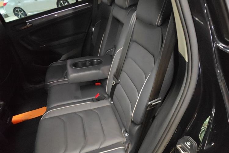 Used Volkswagen Tiguan L 2021 330TSI Automatic Two-Wheel Drive R-Line Flagship Edition Left Rear Seat