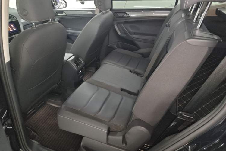 Used Volkswagen Tiguan L 2021 380TSI Automatic All-Wheel Drive R-Line Comfort Plus 7-Seater Left Rear Seat