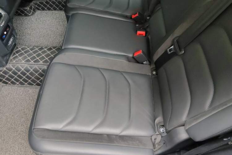 Used Volkswagen Tiguan L 2021 330TSI Automatic Two-Wheel Drive R-Line Enhanced Edition Left Rear Seat