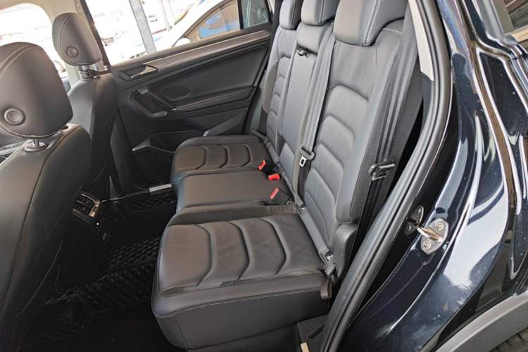 Used Volkswagen Tiguan L 2021 330TSI Automatic Two-Wheel Drive R-Line Enhanced Edition Left Rear Seat