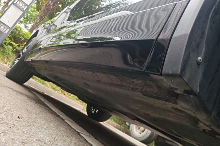 Used Volkswagen Tiguan L 2021 330TSI Automatic Two-Wheel Drive R-Line Flagship Edition Left Side Sill