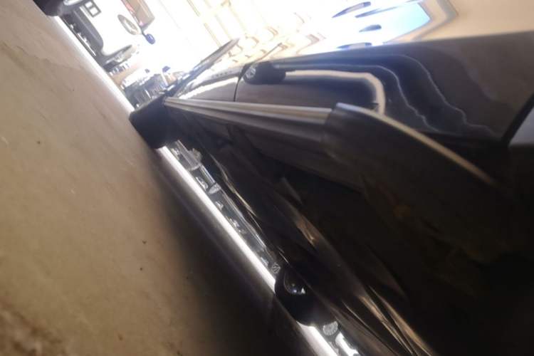 Used Volkswagen Tiguan L 2021 330TSI Automatic Two-Wheel Drive R-Line Flagship Edition Left Side Sill