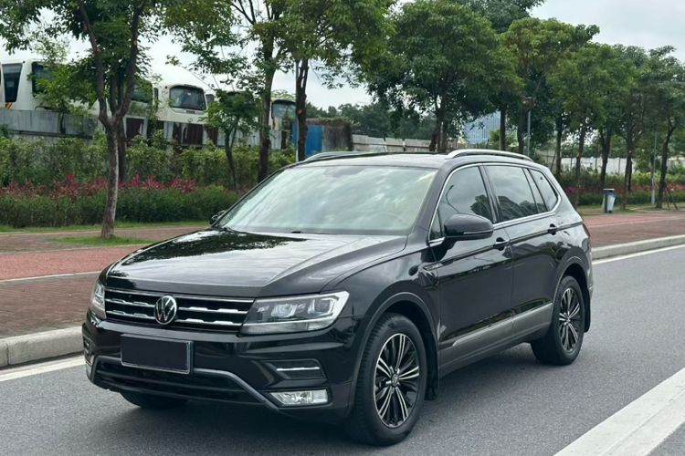 Used Volkswagen Tiguan L 2021 330TSI Automatic Two-Wheel Drive Smart Edition Guazi used car, China used car export, Used car for sale, Used cars, Cheapest cars for sale