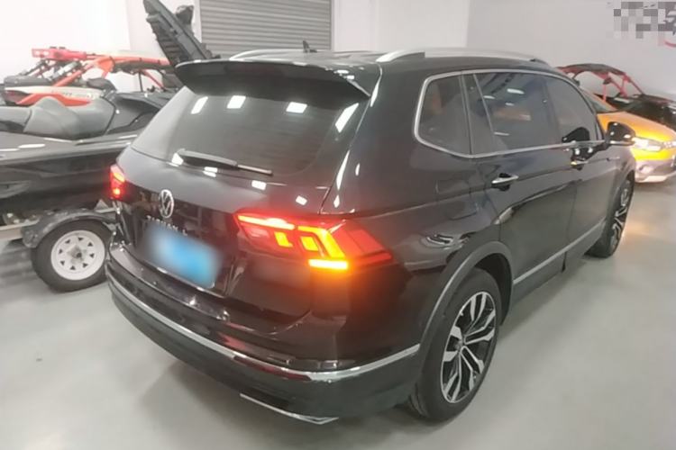 Used Volkswagen Tiguan L 2021 330TSI Automatic Two-Wheel Drive R-Line Enhanced Edition Rear Right 45 Deg