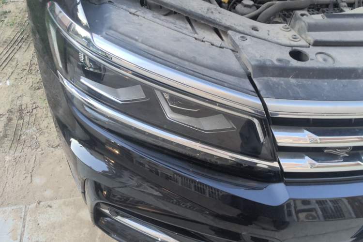 Used Volkswagen Tiguan L 2021 330TSI Automatic Two-Wheel Drive R-Line Flagship Edition Right Front Headlight