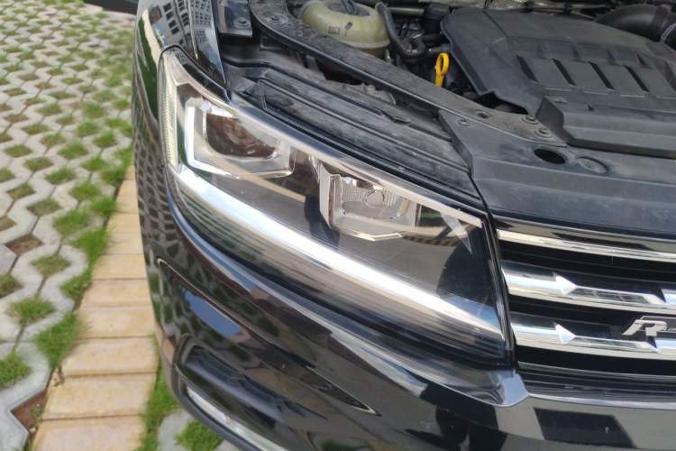 Used Volkswagen Tiguan L 2021 330TSI Automatic Two-Wheel Drive Comfort Edition Right Front Headlight