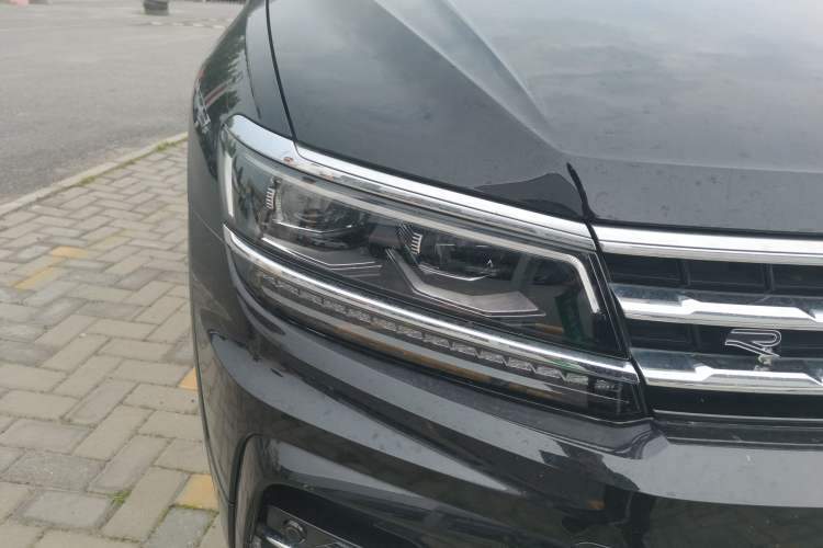Used Volkswagen Tiguan L 2021 330TSI Automatic Two-Wheel Drive R-Line Flagship Edition Right Front Headlight