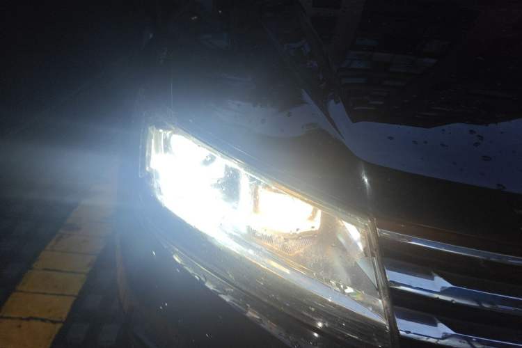 Used Volkswagen Tiguan L 2021 280TSI Automatic Two-Wheel Drive Comfort Edition – Low-Trim Version Right Front Headlight