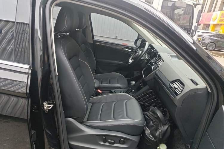 Used Volkswagen Tiguan L 2021 330TSI Automatic Two-Wheel Drive R-Line Flagship Edition Right Front Seat