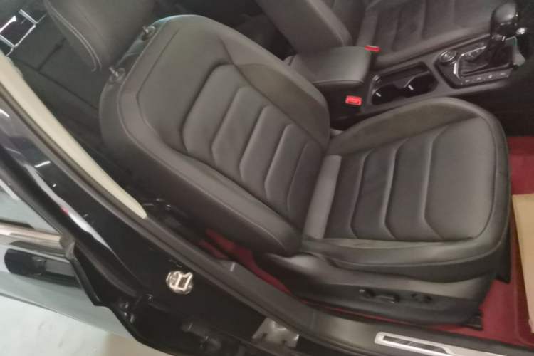 Used Volkswagen Tiguan L 2021 380TSI Automatic All-Wheel Drive R-Line Comfort Plus 7-Seater Right Front Seat