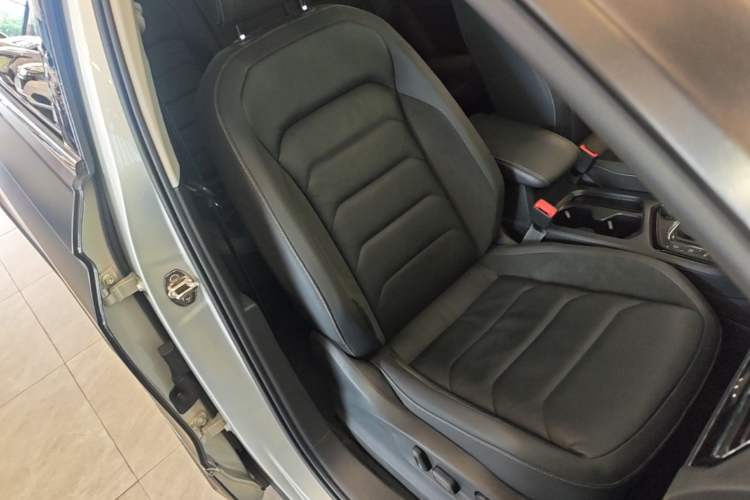 Used Volkswagen Tiguan L 2021 380TSI Automatic All-Wheel Drive R-Line Comfort Plus 7-Seater Right Front Seat