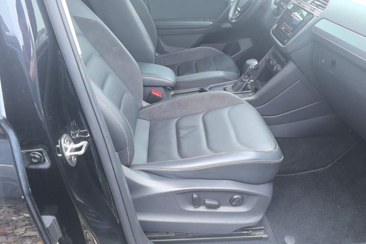 Used Volkswagen Tiguan L 2021 330TSI Automatic Two-Wheel Drive Smart Edition Right Front Seat