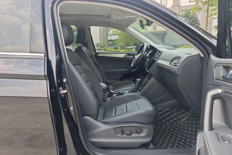Used Volkswagen Tiguan L 2021 330TSI Automatic Two-Wheel Drive Smart Edition Right Front Seat