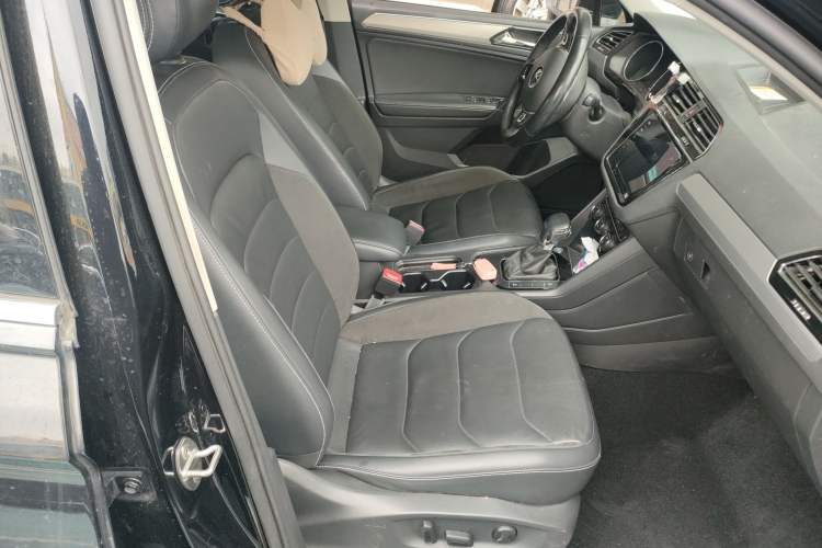 Used Volkswagen Tiguan L 2021 330TSI Automatic Two-Wheel Drive Smart Edition Right Front Seat