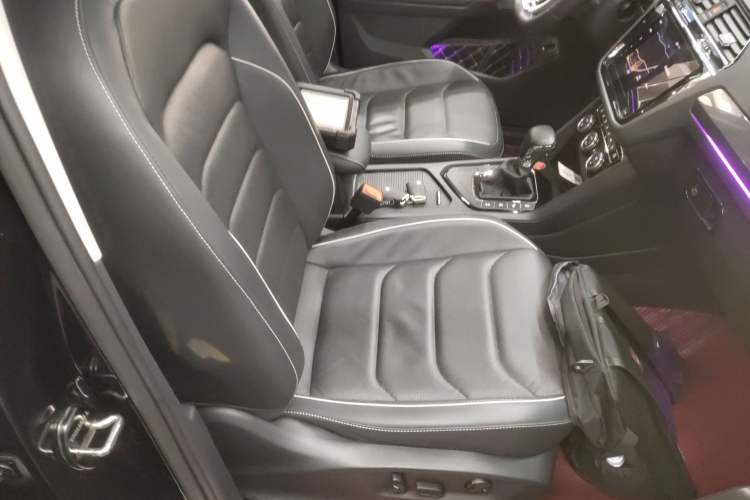 Used Volkswagen Tiguan L 2021 330TSI Automatic Two-Wheel Drive R-Line Flagship Edition Right Front Seat