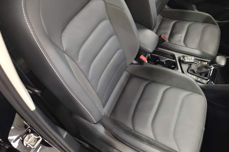 Used Volkswagen Tiguan L 2021 330TSI Automatic Two-Wheel Drive R-Line Flagship Edition Right Front Seat