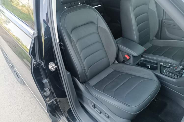Used Volkswagen Tiguan L 2021 330TSI Automatic Two-Wheel Drive Smart Edition Right Front Seat