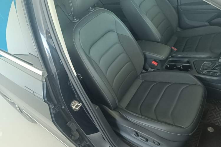 Used Volkswagen Tiguan L 2021 330TSI Automatic Two-Wheel Drive Smart Edition Right Front Seat