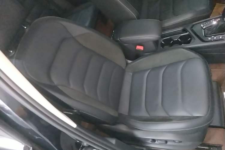 Used Volkswagen Tiguan L 2021 330TSI Automatic Two-Wheel Drive R-Line Enhanced Edition Right Front Seat