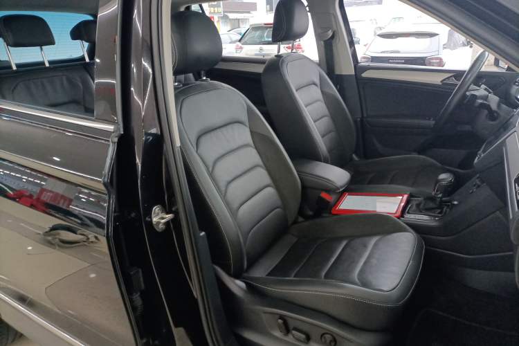 Used Volkswagen Tiguan L 2021 330TSI Automatic Two-Wheel Drive Smart Edition Right Front Seat