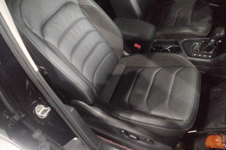 Used Volkswagen Tiguan L 2021 330TSI Automatic Two-Wheel Drive R-Line Enhanced Edition Right Front Seat