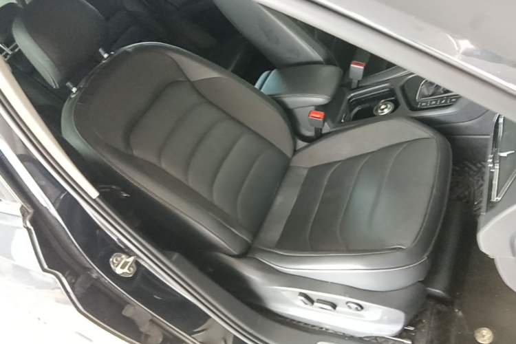 Used Volkswagen Tiguan L 2021 330TSI Automatic Two-Wheel Drive R-Line Enhanced Edition Right Front Seat