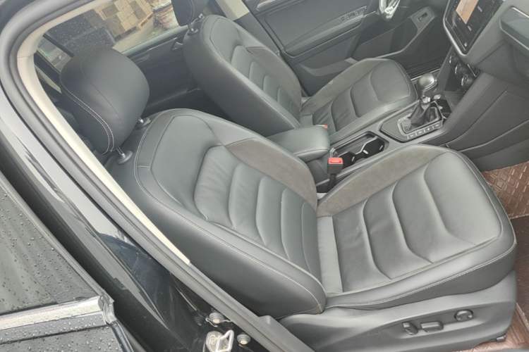 Used Volkswagen Tiguan L 2021 330TSI Automatic Two-Wheel Drive R-Line Enhanced Edition Right Front Seat