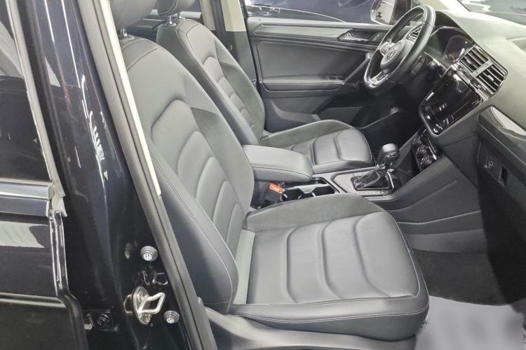 Used Volkswagen Tiguan L 2021 330TSI Automatic Two-Wheel Drive R-Line Enhanced Edition Right Front Seat