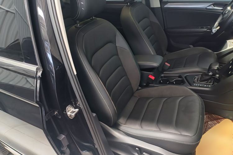 Used Volkswagen Tiguan L 2021 330TSI Automatic Two-Wheel Drive R-Line Enhanced Edition Right Front Seat
