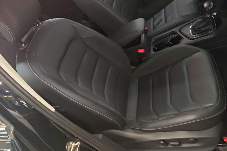 Used Volkswagen Tiguan L 2021 330TSI Automatic Two-Wheel Drive Smart Edition Right Front Seat