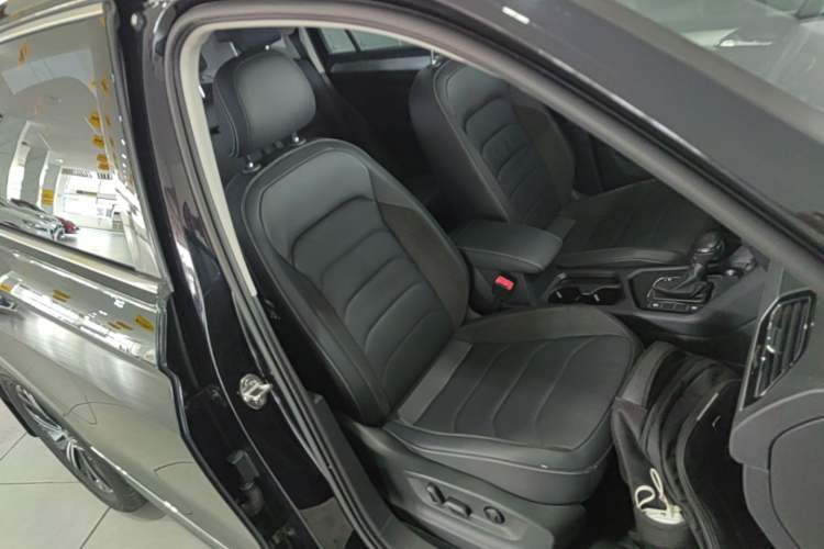 Used Volkswagen Tiguan L 2021 330TSI Automatic Two-Wheel Drive Smart Edition Right Front Seat