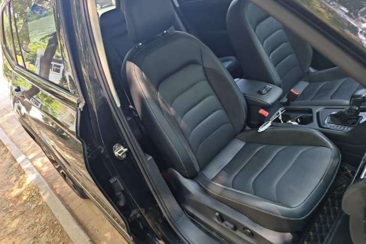 Used Volkswagen Tiguan L 2021 330TSI Automatic Two-Wheel Drive R-Line Enhanced Edition Right Front Seat