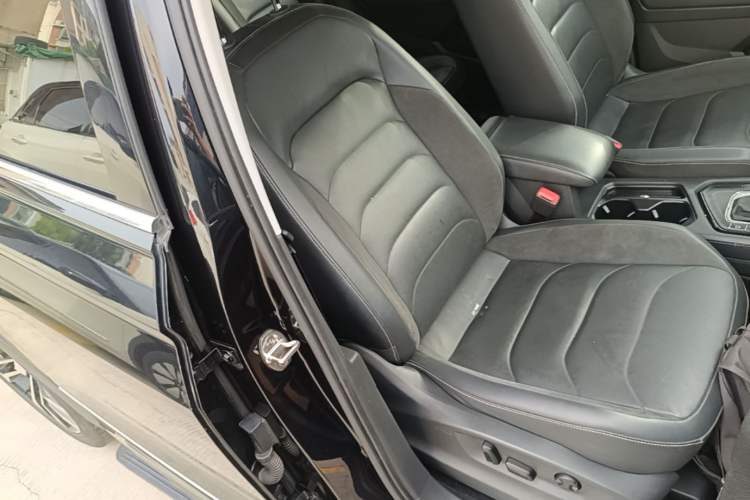 Used Volkswagen Tiguan L 2021 330TSI Automatic Two-Wheel Drive R-Line Enhanced Edition Right Front Seat