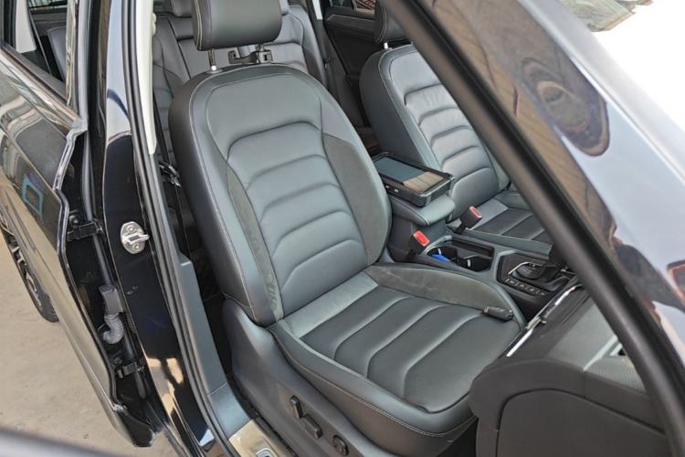 Used Volkswagen Tiguan L 2021 330TSI Automatic Two-Wheel Drive R-Line Enhanced Edition Right Front Seat