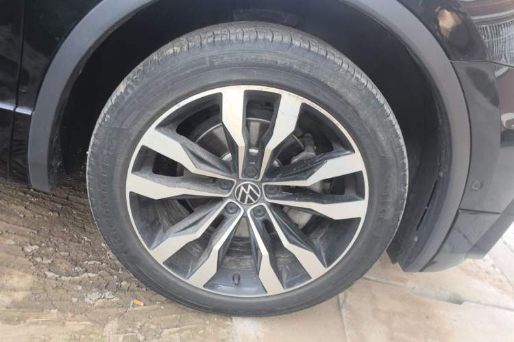 Used Volkswagen Tiguan L 2021 330TSI Automatic Two-Wheel Drive R-Line Flagship Edition Right Front Wheel Hub