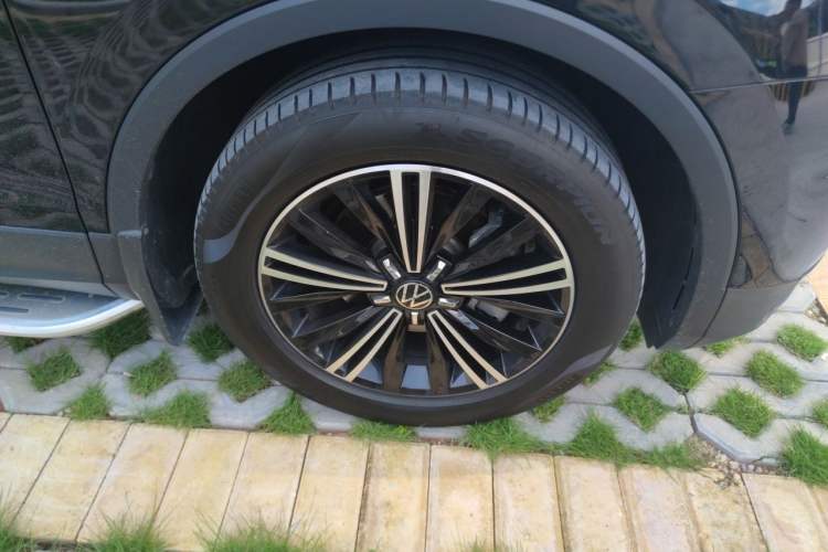 Used Volkswagen Tiguan L 2021 330TSI Automatic Two-Wheel Drive Comfort Edition Right Front Wheel Hub