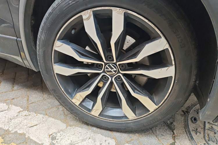 Used Volkswagen Tiguan L 2021 330TSI Automatic Two-Wheel Drive R-Line Enhanced Edition Right Front Wheel Hub