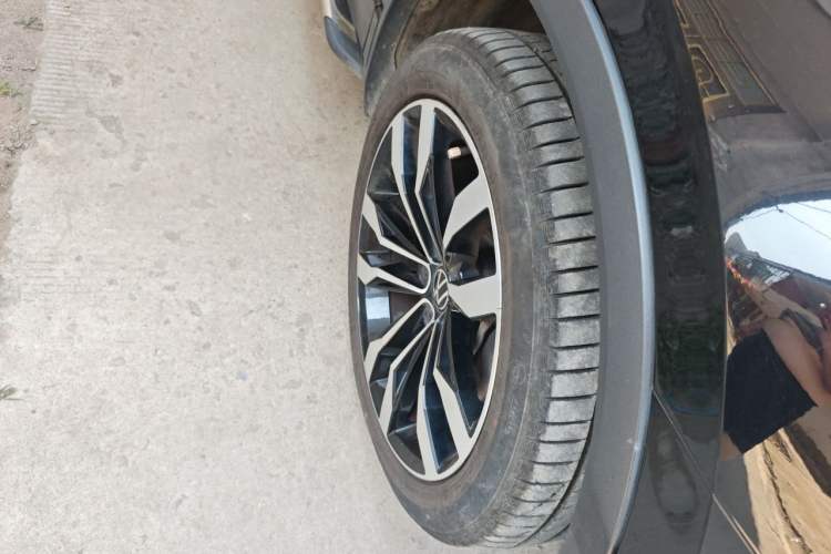 Used Volkswagen Tiguan L 2021 330TSI Automatic Two-Wheel Drive R-Line Enhanced Edition Right Front Wheel Hub