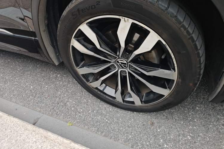 Used Volkswagen Tiguan L 2021 330TSI Automatic Two-Wheel Drive R-Line Enhanced Edition Right Front Wheel Hub