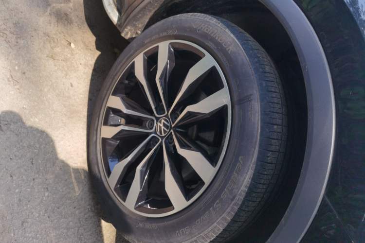 Used Volkswagen Tiguan L 2021 330TSI Automatic Two-Wheel Drive R-Line Enhanced Edition Right Front Wheel Hub