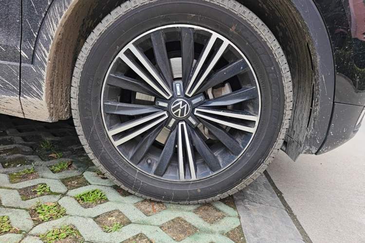 Used Volkswagen Tiguan L 2021 330TSI Automatic Two-Wheel Drive Smart Edition Right Front Wheel Hub
