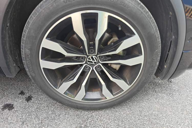 Used Volkswagen Tiguan L 2021 330TSI Automatic Two-Wheel Drive R-Line Enhanced Edition Right Front Wheel Hub